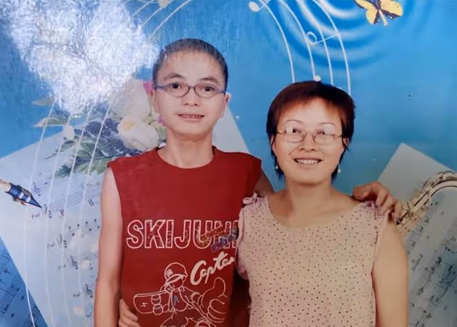回顧：那個抓著飛機起落架從昆明到重慶的14歲男孩，現在怎樣了