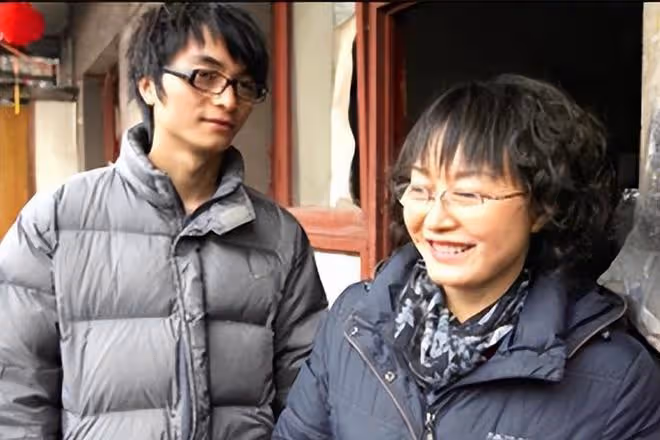 回顧:那個抓著飛機起落架從昆明到重慶的14歲男孩,現在怎樣了