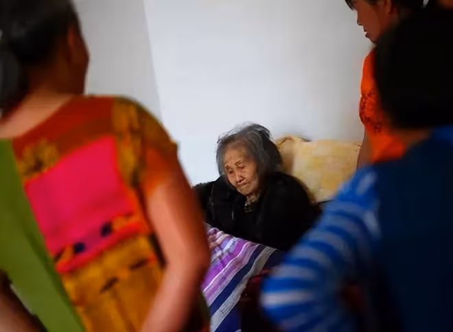 16年湖北92歲母親去世,為仨智殘兒子留下千斤糧食,後來三人怎樣