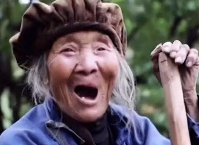 16年湖北92歲母親去世,為仨智殘兒子留下千斤糧食,後來三人怎樣