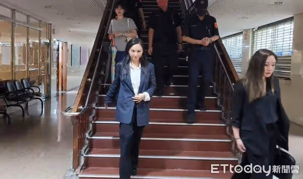 FIR師徒對決誣告案「辯論終結」！阿沁作證、詹雯婷微笑離開