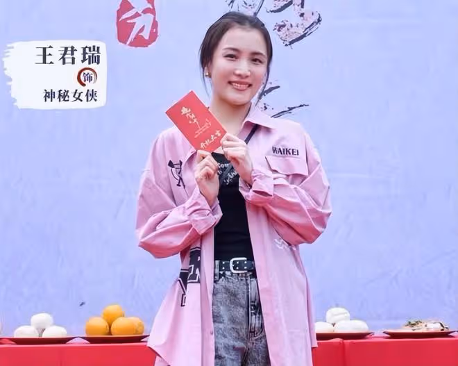 《鵲刀門2》:趙本山瘦了,宋小寶腫了,我卻被趙繼偉老婆驚艷了