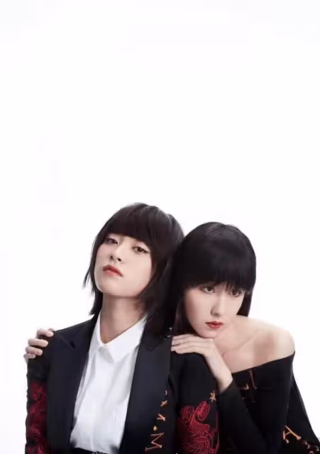 沈月和陳都靈登時尚封面,畫濃妝顛覆往日俏皮風形象,少女變御姐