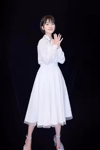 沈月和陳都靈登時尚封面,畫濃妝顛覆往日俏皮風形象,少女變御姐
