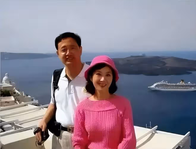 龔雪曬全家福!70歲的她打扮時髦少女感滿滿,35歲女兒比她還顯老