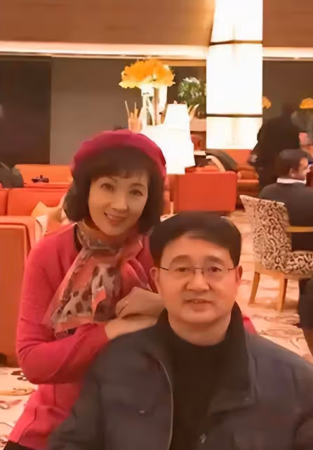 龔雪曬全家福!70歲的她打扮時髦少女感滿滿,35歲女兒比她還顯老