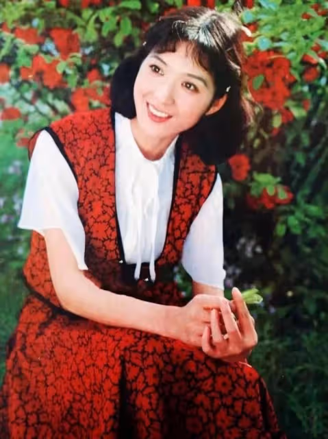 龔雪曬全家福!70歲的她打扮時髦少女感滿滿,35歲女兒比她還顯老