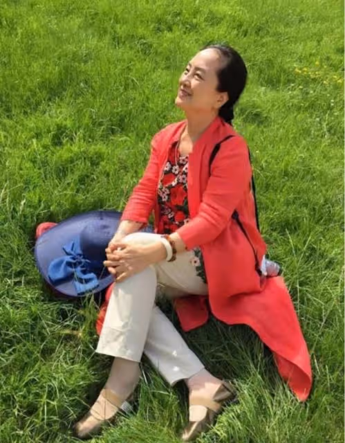 張春麗同框張金玲,一個風韻猶存,一個衰老像奶奶,同歲差距大