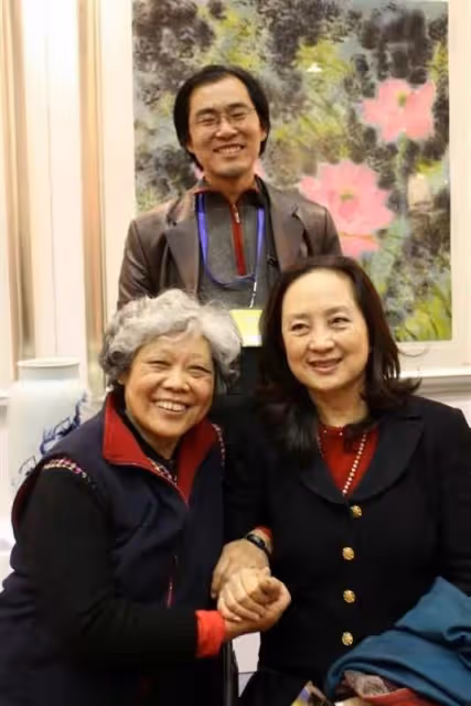 張春麗同框張金玲,一個風韻猶存,一個衰老像奶奶,同歲差距大