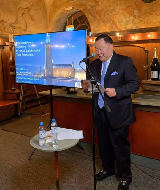 楊瀾老公原來是諾貝爾傑出貢獻獎得主！他是百億富豪相貌平平
