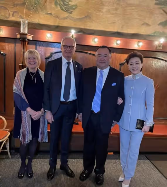 楊瀾老公原來是諾貝爾傑出貢獻獎得主！他是百億富豪相貌平平