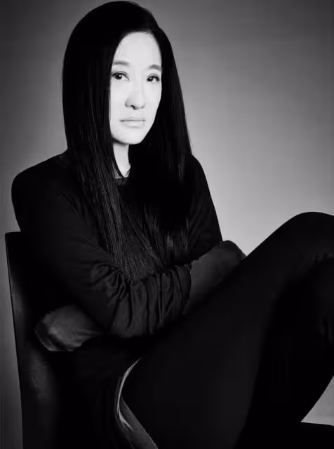 王薇薇年輕時才是真正的名媛，五官精緻身材勻稱飽滿，盡顯優雅