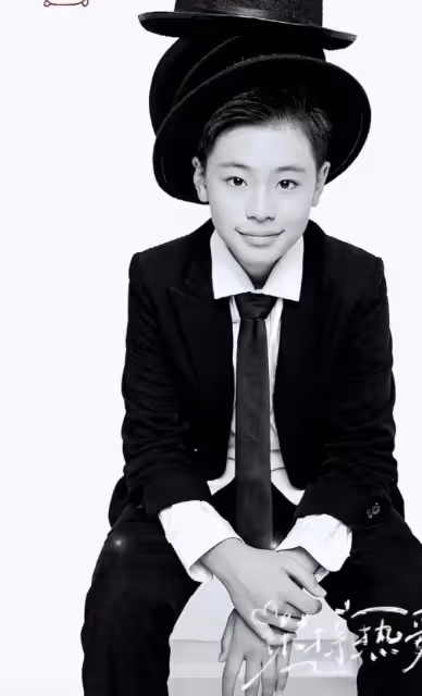 蔡國慶兒子12歲生日!生日照比老爸帥太多,俊朗帥氣秒變陽光少年