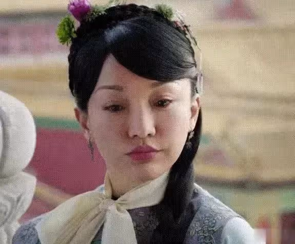 海陸新劇裝嫩演少女被嘲，蔣雯麗劉曉慶之後，「丫頭教」該醒醒了