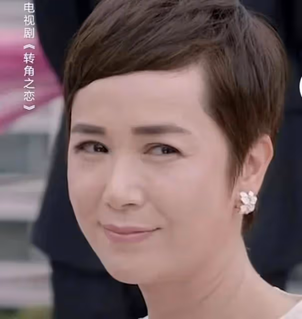 海陸新劇裝嫩演少女被嘲，蔣雯麗劉曉慶之後，「丫頭教」該醒醒了