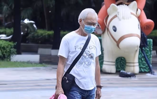 73歲「爺孫戀」女友王青霞可能面臨7年刑期，李龍基吃不好睡不好