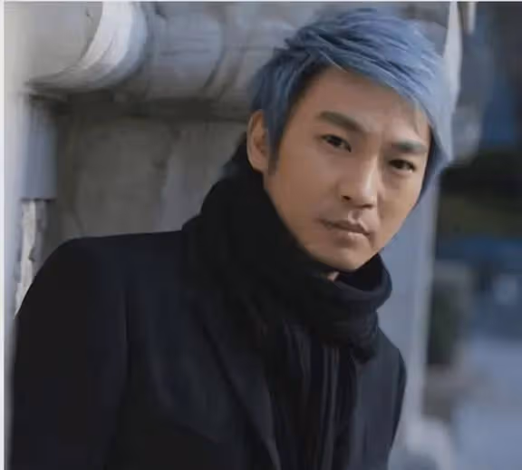 陳少華：因拒絕給伴舞簽名，被砍掉下巴毀容，如今淪落賣馬桶謀生