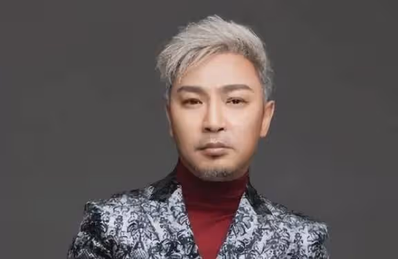 陳少華：因拒絕給伴舞簽名，被砍掉下巴毀容，如今淪落賣馬桶謀生