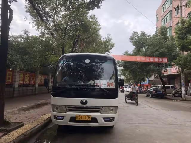 大姊遠嫁給有錢人，我去過她家一次看見房子很豪華，很替她開心！ 但後來大姊就跟我們斷聯「連爸爸過世她都不肯回來參加葬禮」！失聯多年後，大姊過世時我去看外甥女「才發現她的真實目的」…