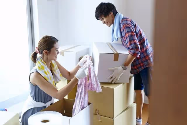 丈夫轉移財產！騙我離婚「只願意給8萬」我獨自帶著女兒艱難度日… 婆婆走後「我突收到1封遺囑」打開一看哭了，何德何能遇到好婆婆
