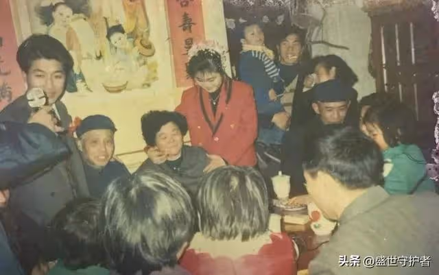 公公個性沈默寡言，我和他一直都相敬如賓…婆婆走好「我主動跟老公提把他接來養老」，住我家10幾年來他沒出過半毛錢，最近他的身體變差「我突然收到一則銀行簡訊…」 # 完全沒想到