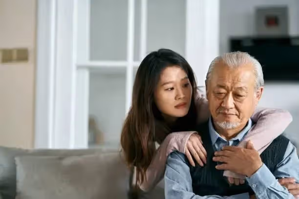 喪偶太孤單！66歲老父搬到兒子家「包三餐出遊」住了3週　他隨口問兒媳「飯煮好了嗎」一家四口瞬間變一口～