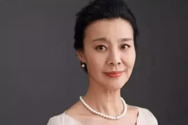 我學歷高賺的比哥哥多！ 我們兄妹感情好「我時常補貼哥嫂家」也很疼姪子，當我住院20天「哥嫂只打電話卻沒來探望」....但出院後「大嫂馬上來我家」她一開口我瞬間看透了人性😳