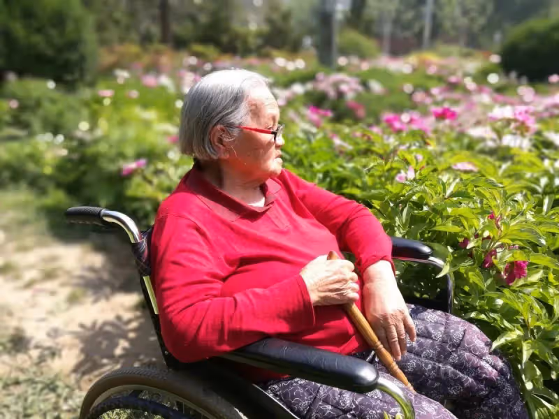老公接85歲婆婆來同住，我先聲明「只負責做飯」照護要他自己來，老公得意答應說沒問題！ 結果才10天「老公突然對婆婆說一句話」婆婆臉色大變