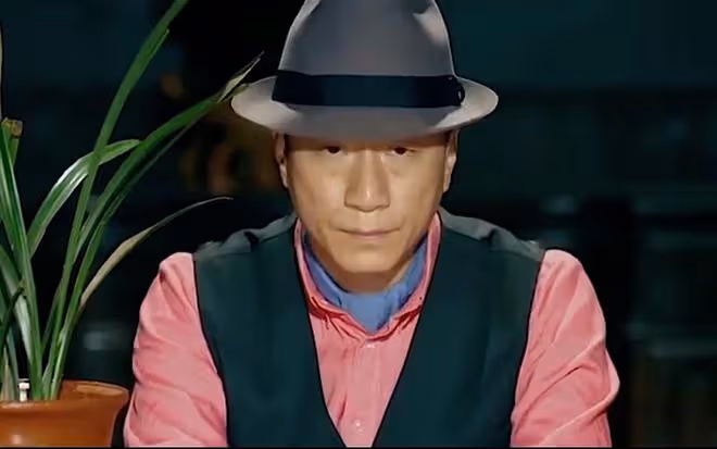孫紅雷米蘭購沙發，生活品質受矚目，移民傳聞引猜疑