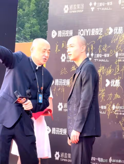 陳妍希有福了!陳曉光頭走紅毯,顏值抗打超帥氣,被贊真男人