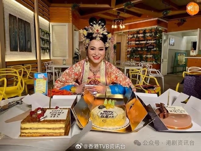 樊亦敏53歲生日玩穿越!獲《愛回家》劇組慶生現神秘人
