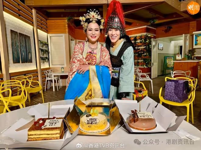 樊亦敏53歲生日玩穿越!獲《愛回家》劇組慶生現神秘人
