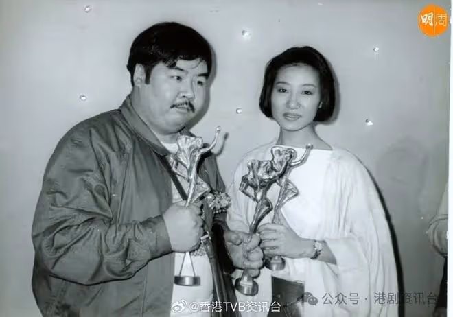 女兒嫁到上海 開心與兒子新抱同住！鄭則士視周潤發為師父