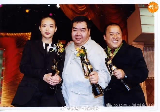 女兒嫁到上海 開心與兒子新抱同住！鄭則士視周潤發為師父
