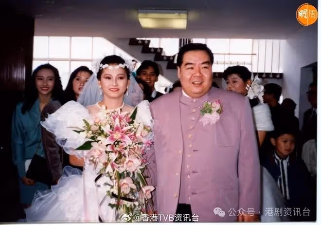 女兒嫁到上海 開心與兒子新抱同住！鄭則士視周潤發為師父