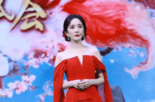 《狐妖月紅篇》發布會：楊冪豐滿有料，胡連馨短髮撩人，祝緒丹長腿搶鏡