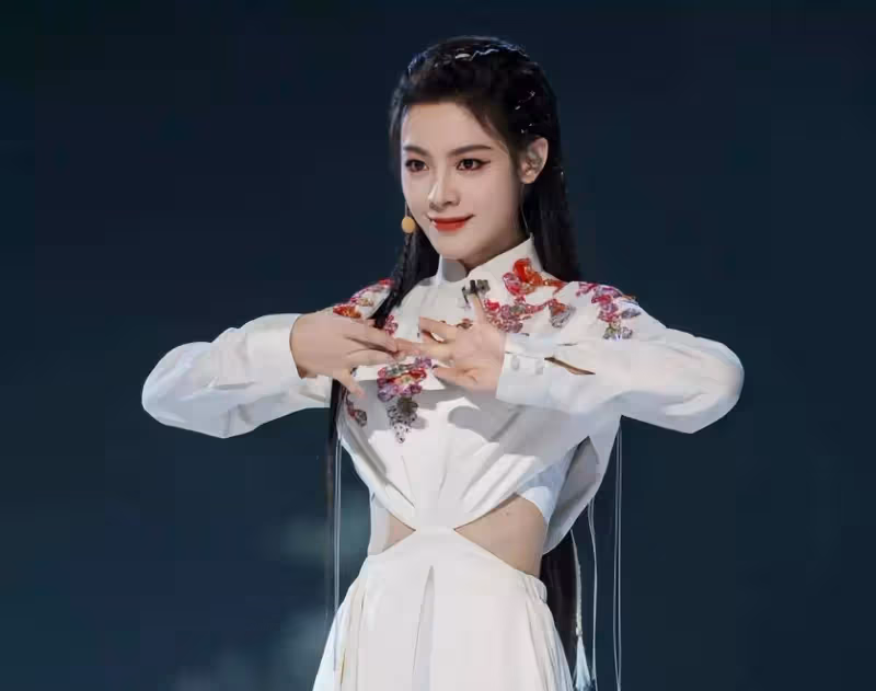 《乘風2024》出現尷尬一幕，陳麗君被超越，就連戚薇都被甩開差距