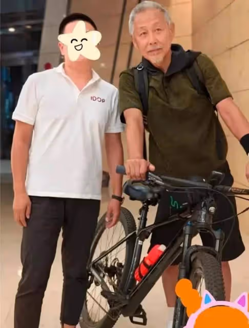 陳道明上街被偶遇,穿3000元花色短袖顯時髦!和戲中的慶帝反差大