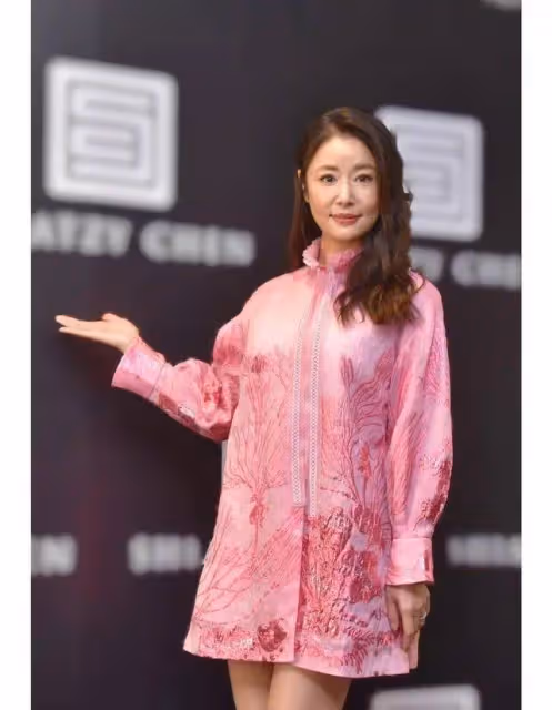林心如換了水波紋卷髮更美!穿連衣裙美得像換了個人,差點認不出