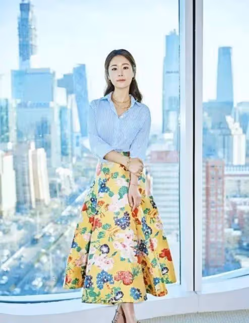 林心如換了水波紋卷髮更美!穿連衣裙美得像換了個人,差點認不出