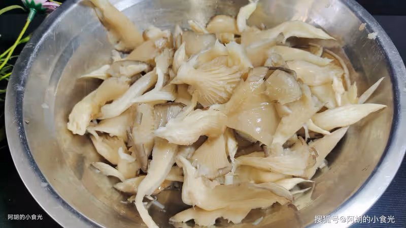 雞湯、骨湯不如這碗湯!花錢少又鮮滑,夏天經常來一碗,喚醒食慾、還不膩