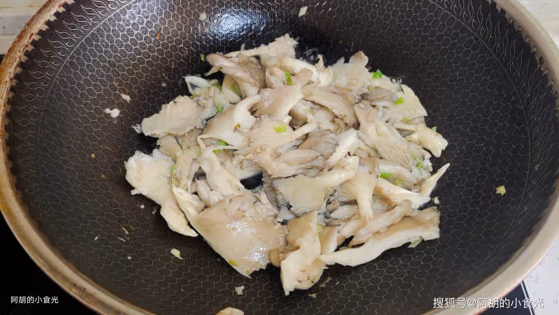雞湯、骨湯不如這碗湯!花錢少又鮮滑,夏天經常來一碗,喚醒食慾、還不膩