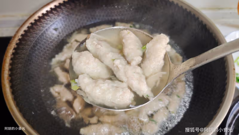 雞湯、骨湯不如這碗湯!花錢少又鮮滑,夏天經常來一碗,喚醒食慾、還不膩