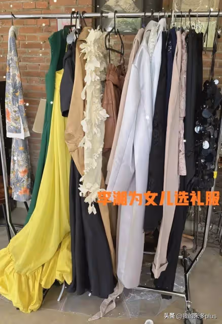 李湘女兒時隔4個月回國拍雜誌,王詩齡穿禮服亮相,側臉像王岳倫