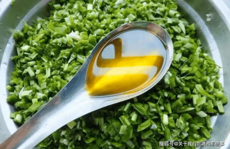 調韭菜餡,牢記2放3不放,韭菜翠綠不出水,鮮香不燒心,真好吃