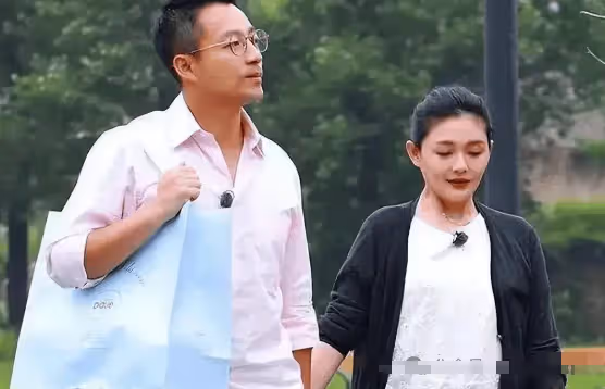 大S黑料疑似由小S爆料,引發驚天大瓜:姐妹反目背後真相?