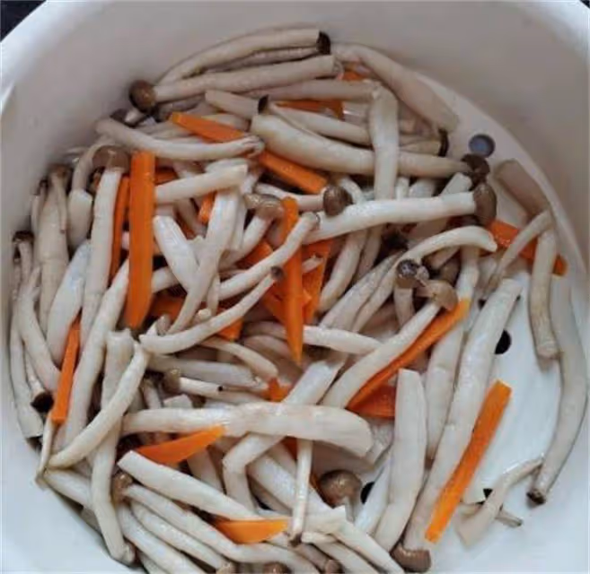 蟹味菇需要焯水嗎?大廚教你新做法,鮮香滑嫩,營養美味