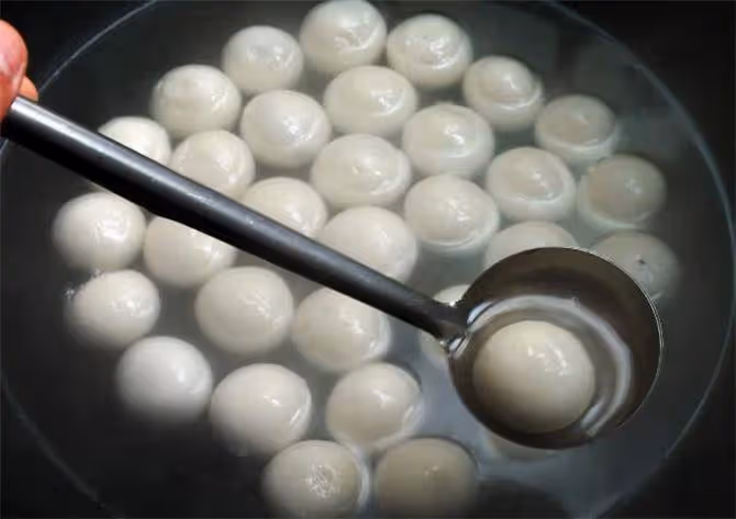 煮湯圓用冷水還是熱水?大廚分享技巧,不粘鍋不露餡