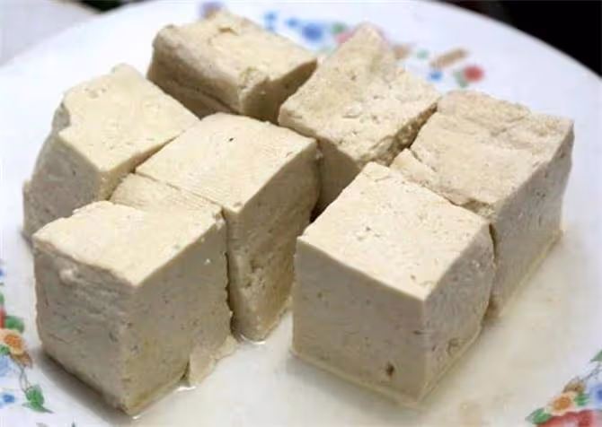 白水煮豆腐怎樣才能做到滑嫩多汁更入味,大廚告訴你怎麼操作