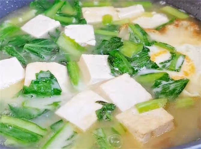 秋天就要多喝湯,這個白菜豆腐湯,清淡爽口又解膩,簡單又好吃